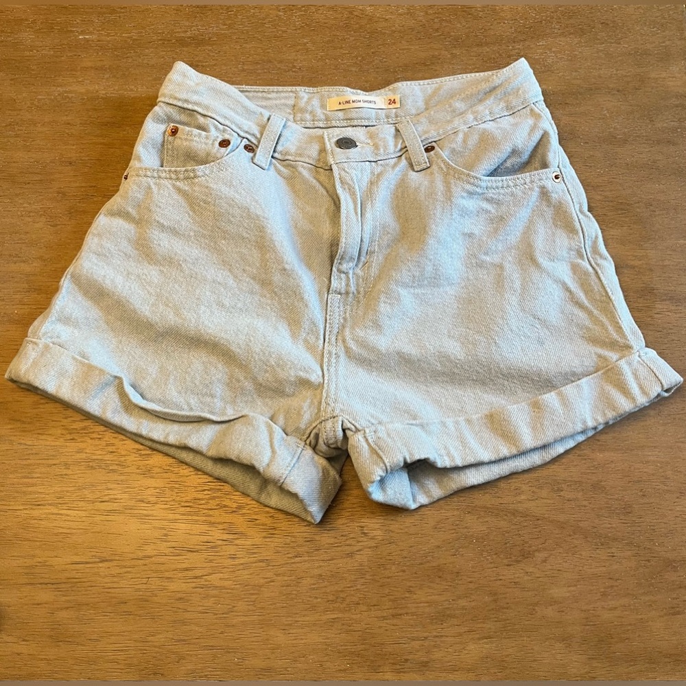 Levi’s “A-LINE MOM SHORTS”